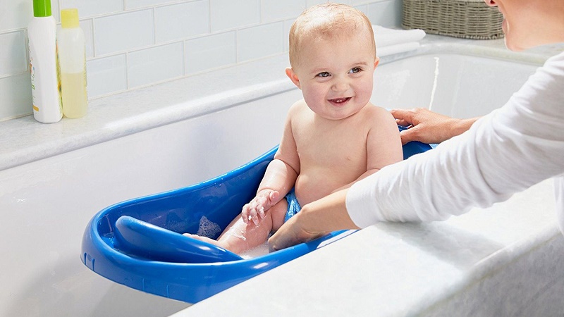 Theo BS Đỗ Thiện Hải, khi  trời lạnh, phụ huynh vẫn nên tắm cho bé