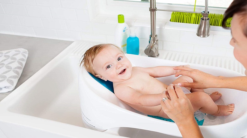 Những lưu ý khi tắm cho trẻ sơ sinh vào trời lạnh