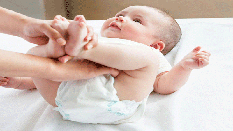 Trẻ sơ sinh bị tiêu chảy số lần đi ngoài sẽ nhiều hơn mức bình thường