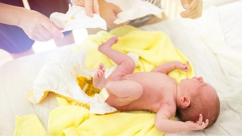 Trẻ sơ sinh bị tiêu chảy sủi bọt do nguyên nhân chính là hệ tiêu hoá của bé bị ảnh hưởng 
