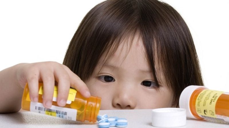 Không nên tùy ý dùng Aspirin và Ibuprofen khi trẻ mắc sốt xuất huyết