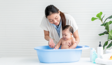 Vì sao nên tắm thảo dược cho trẻ sơ sinh?