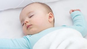 Vì sao nước tắm thảo dược giúp bé ngủ ngon hơn?