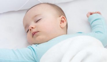 Vì sao nước tắm thảo dược giúp bé ngủ ngon hơn?