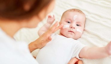 Chàm sữa ở trẻ sơ sinh kéo dài không khỏi: Nguyên nhân ít ai ngờ và cách xử lý đúng tại nhà