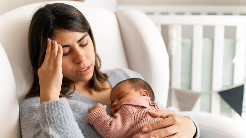 Khi nào chàm sữa ở bé cần đi khám bác sĩ? Dấu hiệu cảnh báo biến chứng nhiễm trùng da