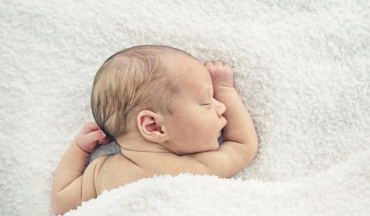 Trẻ sơ sinh bị viêm da nhưng không ngứa: Có phải dấu hiệu nhẹ hay cảnh báo bệnh khác?