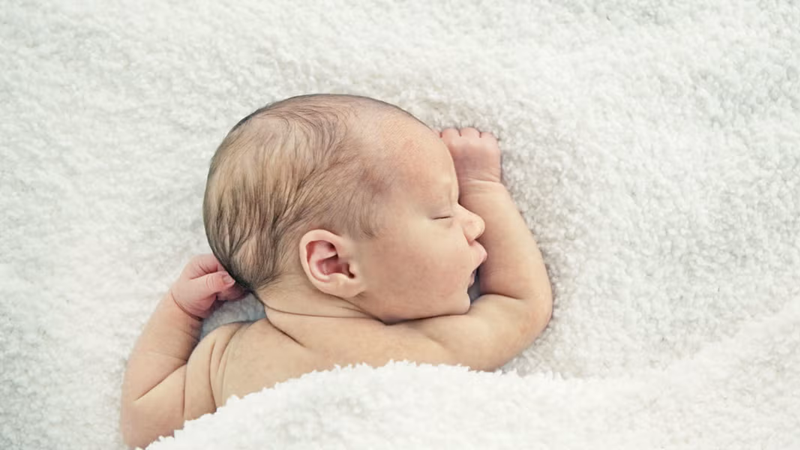 Trẻ sơ sinh bị viêm da nhưng không ngứa: Có phải dấu hiệu nhẹ hay cảnh báo bệnh khác?
