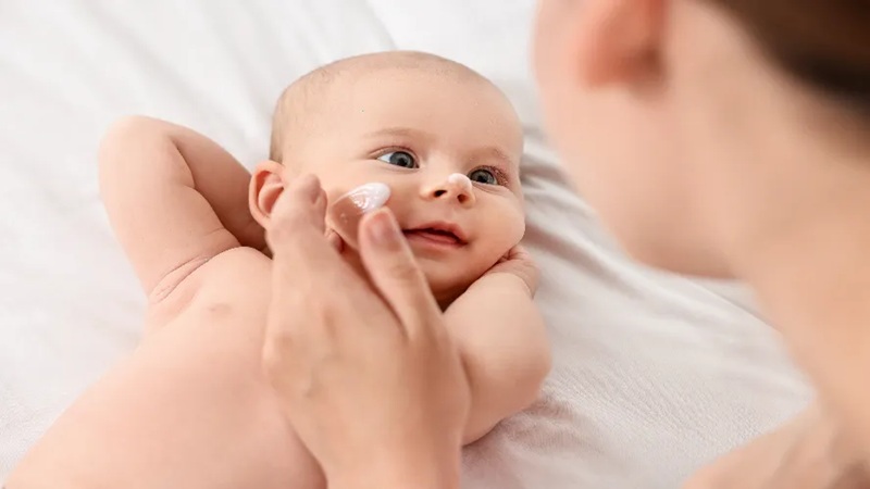 Chăm sóc da cho trẻ sơ sinh