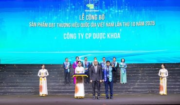 Khoảnh khắc trao chứng nhận Thương hiệu Quốc gia cho Công ty Cổ phần Dược Khoa